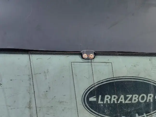 Стекло кузовное глухое правое DISCOVERY 3/4 L319