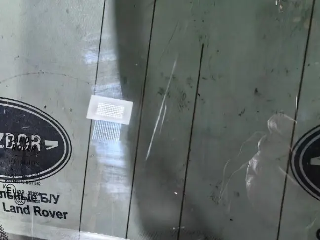 Стекло кузовное (глухое) правое DISCOVERY 3 L319