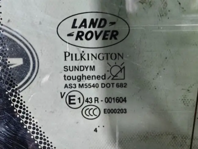 Стекло кузовное (глухое) правое DISCOVERY 3 L319