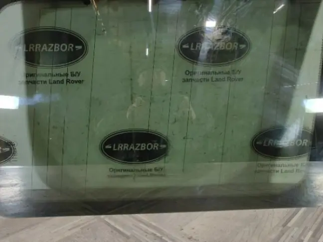 Стекло кузовное (глухое) правое DISCOVERY 3 L319