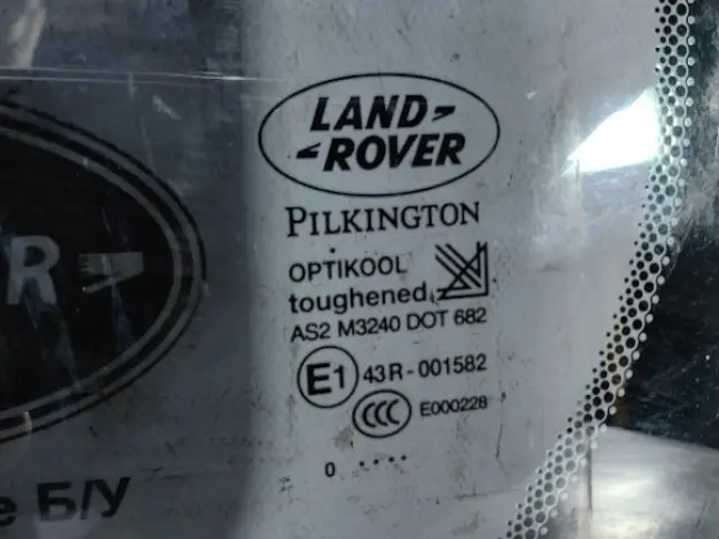 Стекло кузовное глухое левое DISCOVERY 3/4 L319