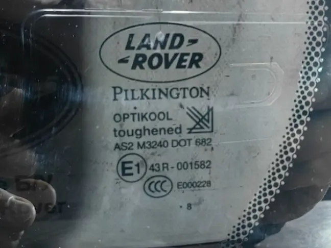 Стекло кузовное глухое левое DISCOVERY 3/4 L319