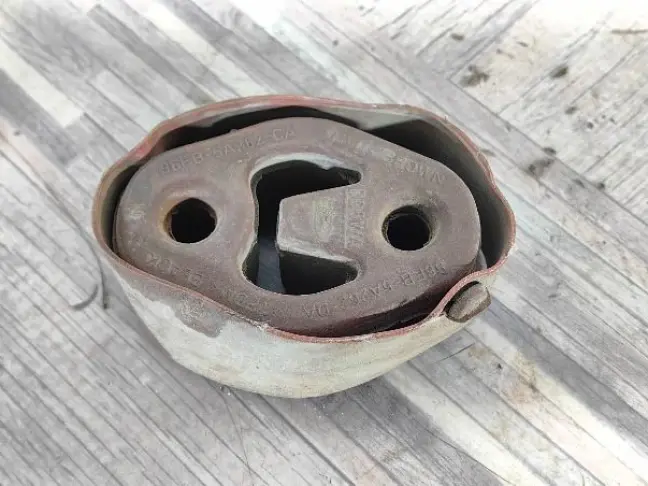 Подвес кронштейн глушителя Freelander 2 L359