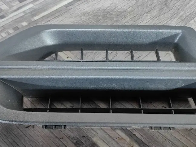 Решетка в крыло правая DISCOVERY 3 L319 05-09