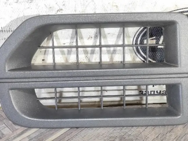 Решетка в крыло правая DISCOVERY 3 L319 05-09