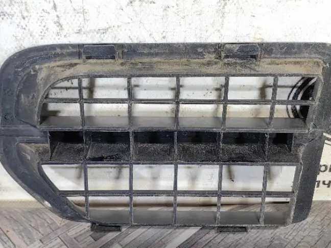 Решетка в крыло правая DISCOVERY 3 L319 05-09
