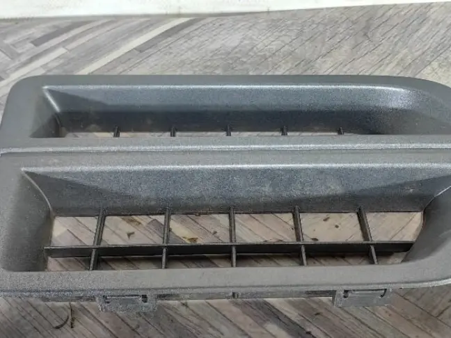 Решетка в крыло правая DISCOVERY 3 L319 05-09