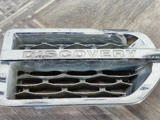 Решетка в крыло правая DISCOVERY 3 L319 05-09