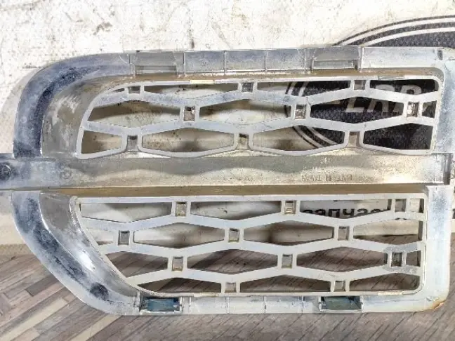 Решетка в крыло правая DISCOVERY 3 L319 05-09