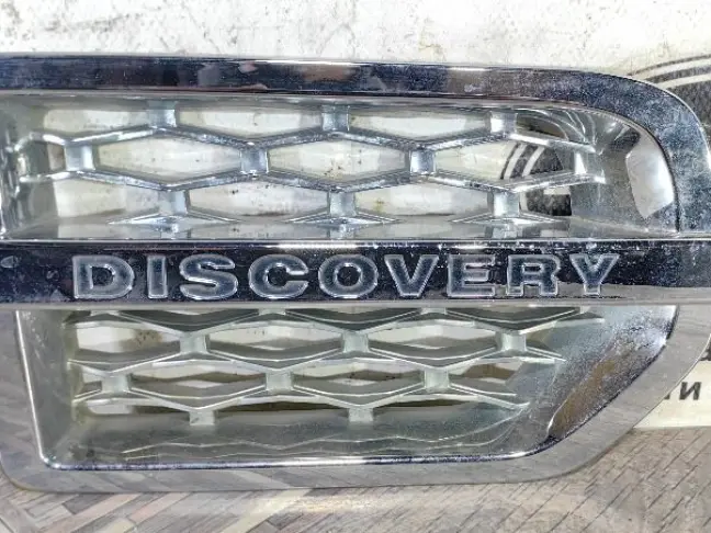 Решетка в крыло правая DISCOVERY 3 L319 05-09
