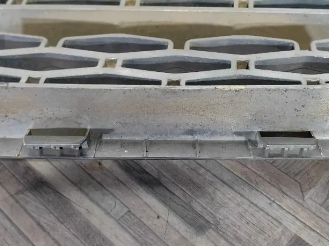 Решетка в крыло правая DISCOVERY 3 L319 05-09