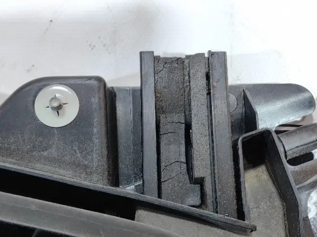 Люк в сборе электрический DISCOVERY 3/4 L319