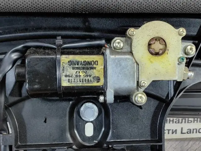 Люк в сборе электрический DISCOVERY 3/4 L319