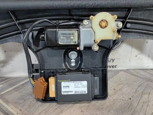 Люк в сборе электрический DISCOVERY 3/4 L319