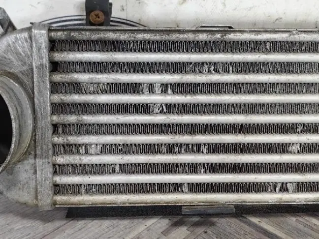 Радиатор интеркуллера DISCOVERY 3 L319 05-09 2.7