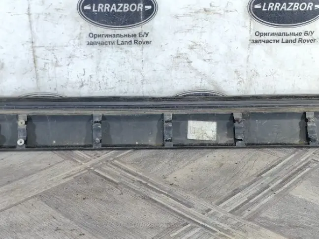 Молдинг передней левой двери DISCOVERY 3 L319