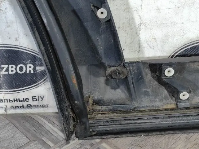 Молдинг двери задней левой DISCOVERY 3 L319 05-09