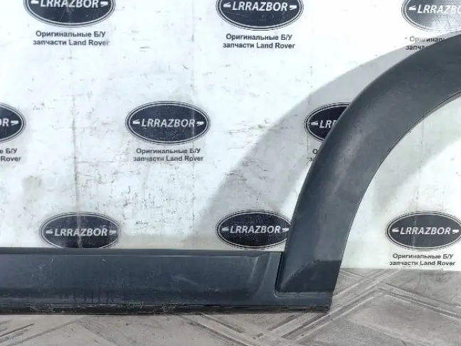 Молдинг двери задней левой DISCOVERY 3 L319 05-09