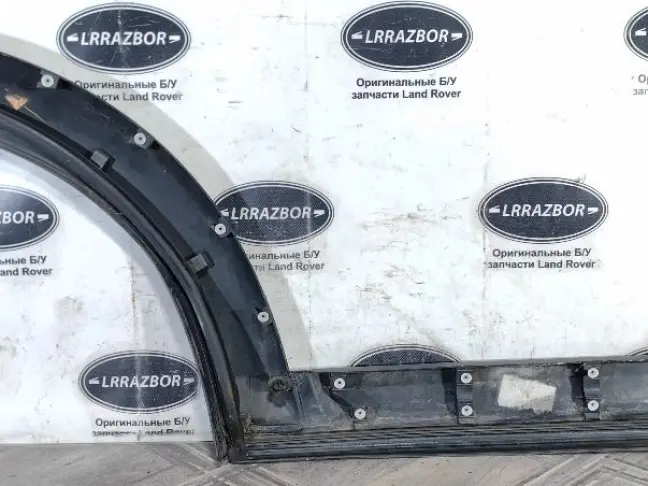 Молдинг двери задней левой DISCOVERY 3 L319 05-09