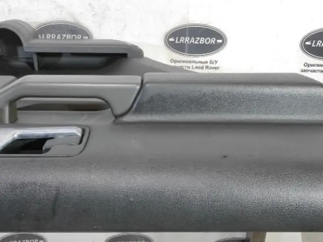 Обшивка двери левая задняя DISCOVERY 3 L319 05-09