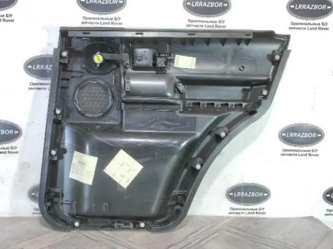 Обшивка двери левая задняя DISCOVERY 3 L319 05-09
