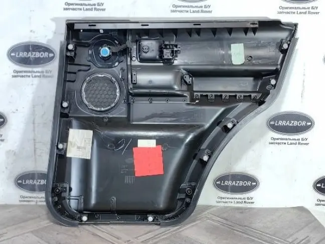 Обшивка двери левая задняя DISCOVERY 3 L319 05-09