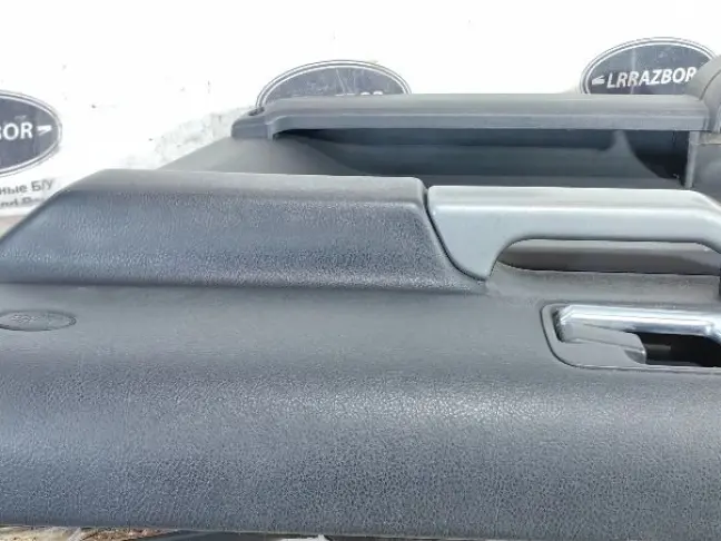 Обшивка двери правая перед DISCOVERY 3 L319 05-09