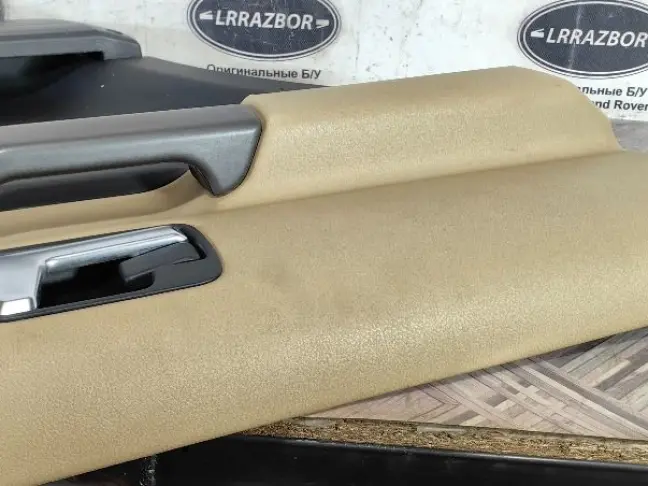 Обшивка двери левая задняя DISCOVERY 3 L319 05-09