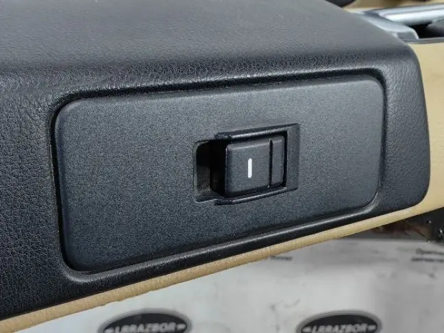 Обшивка двери левая задняя DISCOVERY 3 L319 05-09