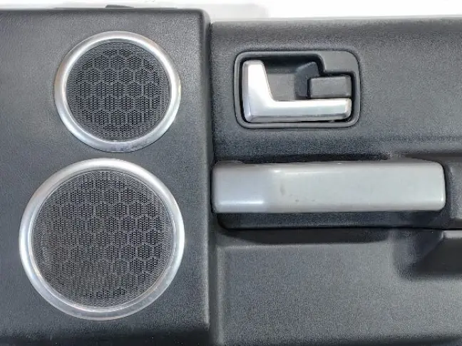 Обшивка двери правая задняя DISCOVERY 3 L319 05-09