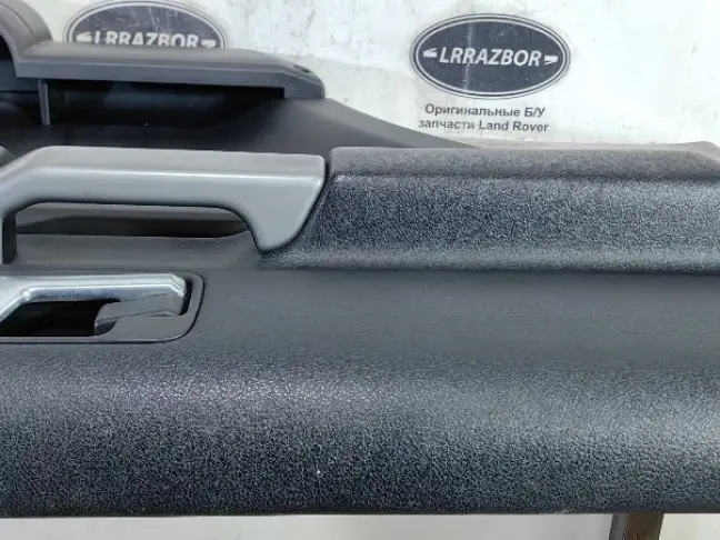 Обшивка двери левая задняя DISCOVERY 3 L319 05-09