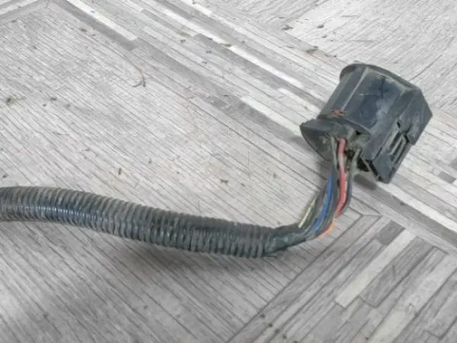 Фишка разъёма фары Land Rover Discovery 3 L319