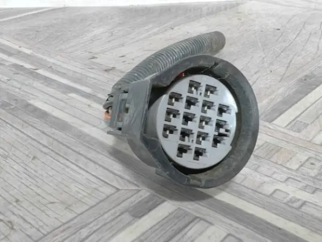 Фишка разъёма фары Land Rover Discovery 3 L319