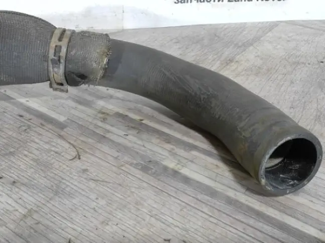 Патрубок системы охлаждения DISCOVERY 3 L319 2.7