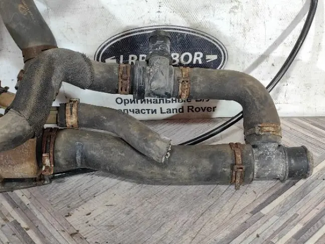 Патрубок системы охлаждения DISCOVERY 3 L319 2.7