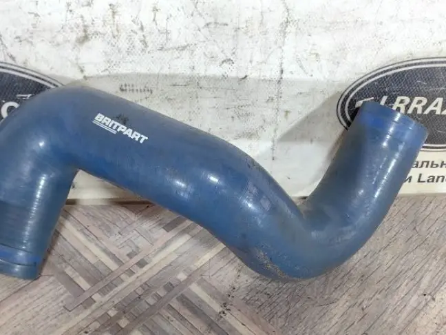 Патрубок интеркулера левый DISCOVERY 3 L319 2.7