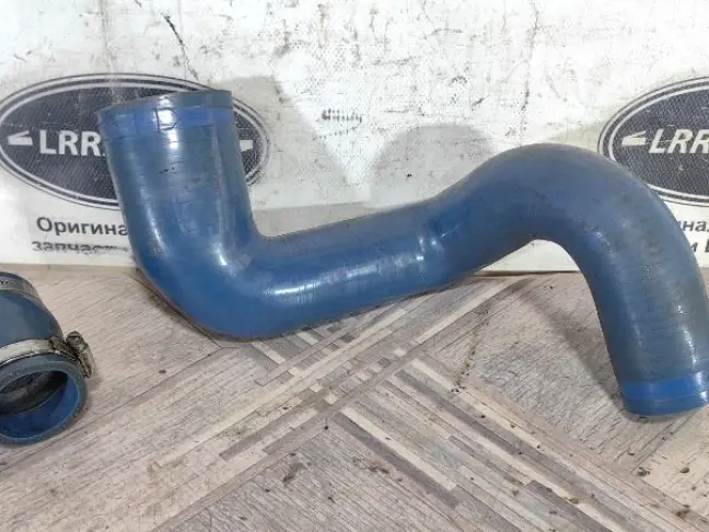 Патрубок интеркулера левый DISCOVERY 3 L319 2.7