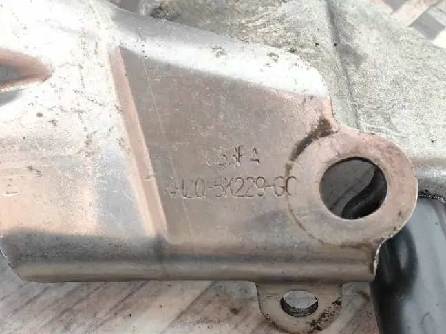 Кронштейн перепускной трубы DISCOVERY 4 3.0