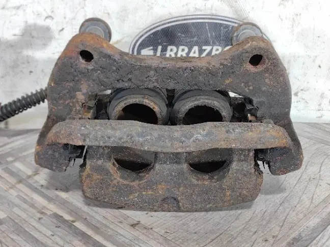 Суппорт тормозной передний правый DISCOVERY 3 L319