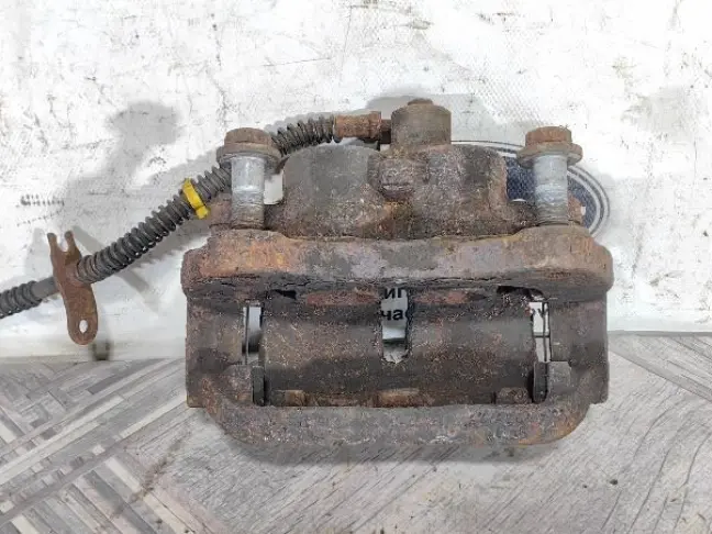 Суппорт тормозной передний правый DISCOVERY 3 L319