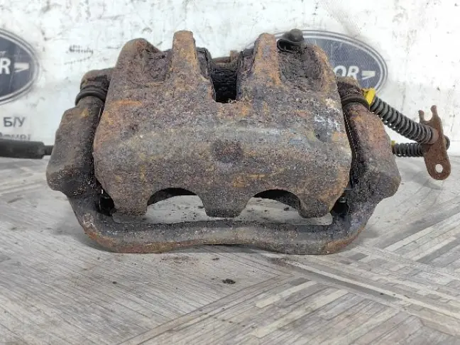 Суппорт тормозной передний правый DISCOVERY 3 L319