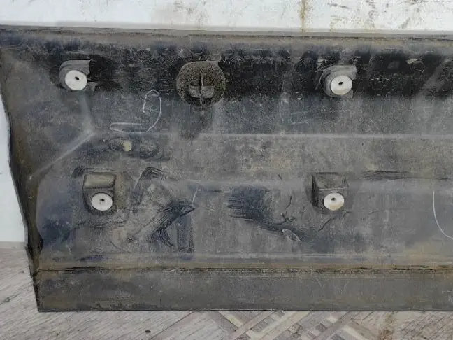 Молдинг задний правый Land Rover Freelander 2