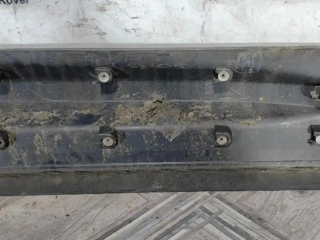 Молдинг левый передний Land Rover Freelander 2