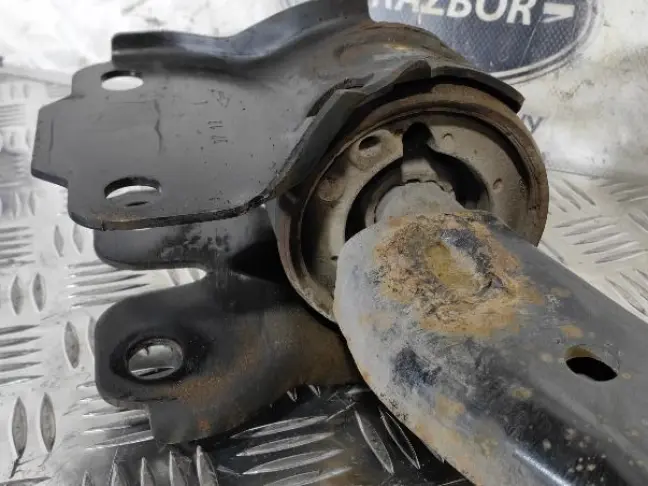 Рычаг левый передний Land Rover Freelander 2 2.2