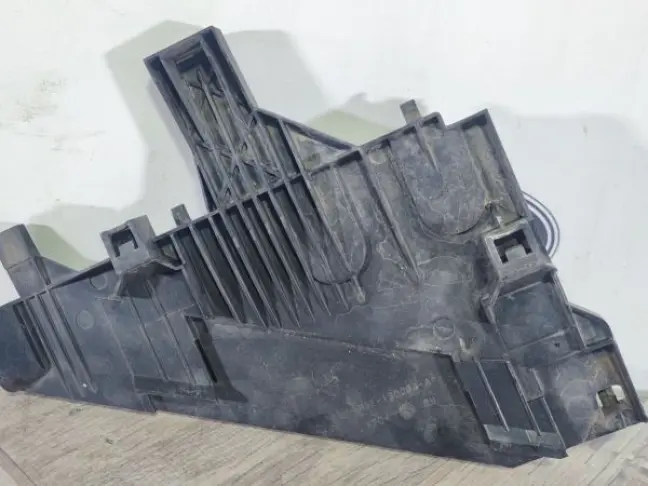 Площадка фары правая Land Rover Freelander 2 2.2