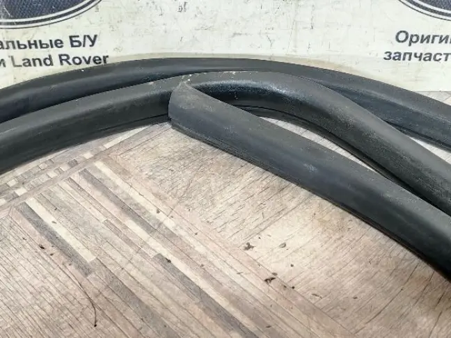 Уплотнитель двери передний Land Rover Freelander 2