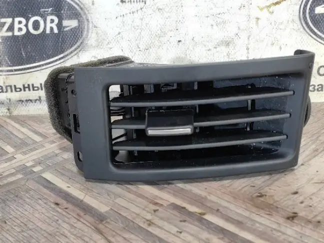 Дефлектор левый Land Rover Freelander 2 2.2