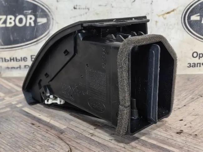 Дефлектор левый Land Rover Freelander 2 2.2