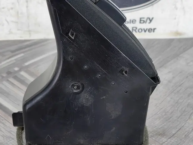 Дефлектор левый центр Land Rover Freelander 2 2.2