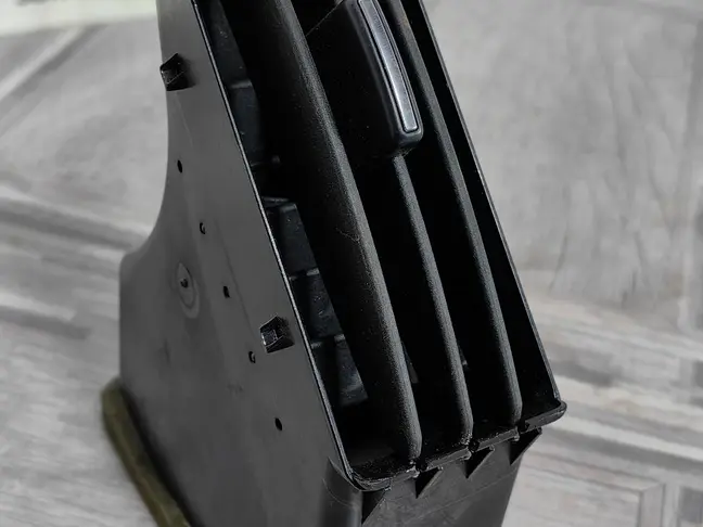 Дефлектор левый центр Land Rover Freelander 2 2.2